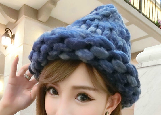 Дамски зимни стилни шапки - различни модели