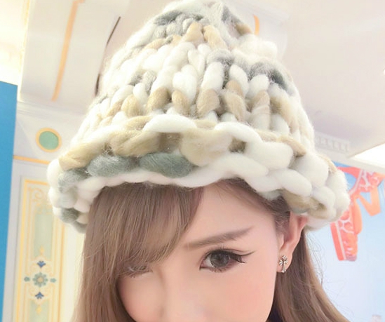 Дамски зимни стилни шапки - различни модели