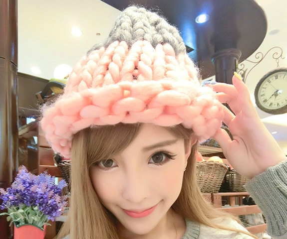 Дамски зимни стилни шапки - различни модели