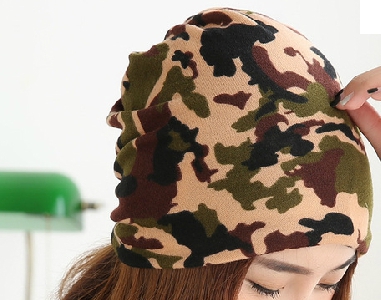 Дамска модерна шапка - есенна и зимна