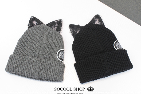Κυρίες χειμώνα καπέλα με τα αυτιά της γάτας - γκρι και μαύρο