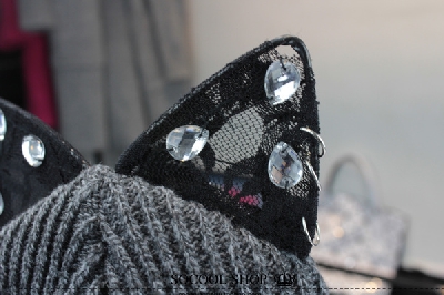 Дамски зимни шапки с котешки ушички - сива и черна 