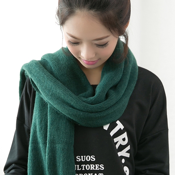 Γυναικεία χειμωνιάτικα  μοντέρνα και κομψά κασκόλ σε διάφορα χρώματα