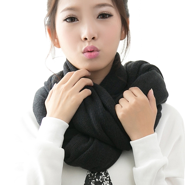 Γυναικεία χειμωνιάτικα  μοντέρνα και κομψά κασκόλ σε διάφορα χρώματα