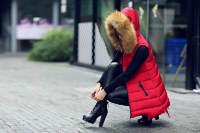 Γυναικείο γιλέκο με κουκούλα για το  χειμώνα -8 μοντέλα