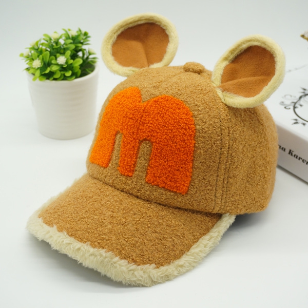 Детски зимни шапки с козирка и ушички, различни модели - розов, син, кафяв