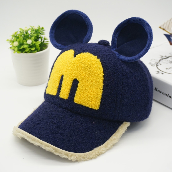 Детски зимни шапки с козирка и ушички, различни модели - розов, син, кафяв