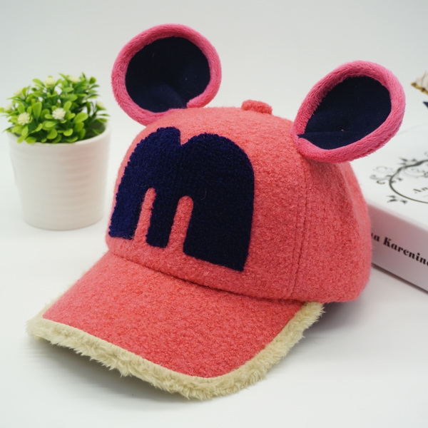 Детски зимни шапки с козирка и ушички, различни модели - розов, син, кафяв