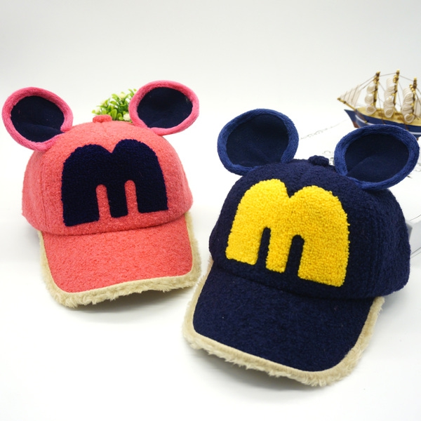 Детски зимни шапки с козирка и ушички, различни модели - розов, син, кафяв