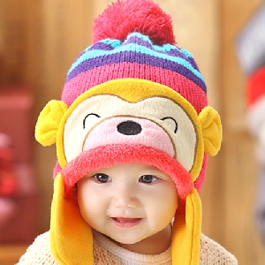 Σύνολο για μικρά παιδιά από καπέλο και κασκόλ και διαφορετικά χρώματα με αυτιά