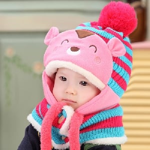 Σύνολο για μικρά παιδιά από καπέλο και κασκόλ και διαφορετικά χρώματα με αυτιά