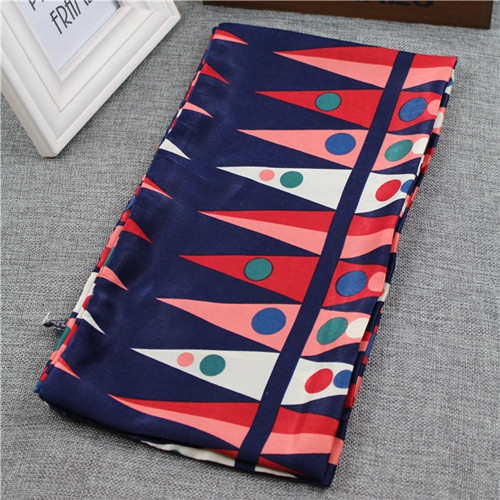 Дамски стилни и модерни шалове - различни модели