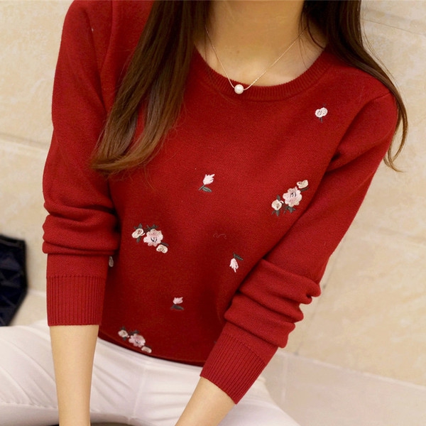 Γυναικείо πουλόβερ με κεντημένα λουλούδια
