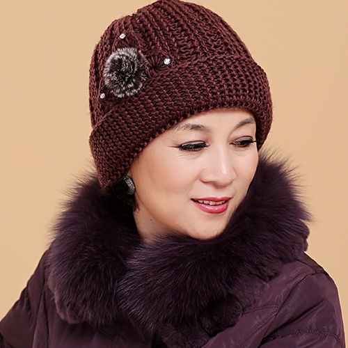 Топли зимни дамски плетени шапки - различни модели