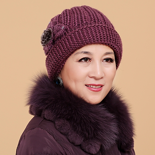 Топли зимни дамски плетени шапки - различни модели