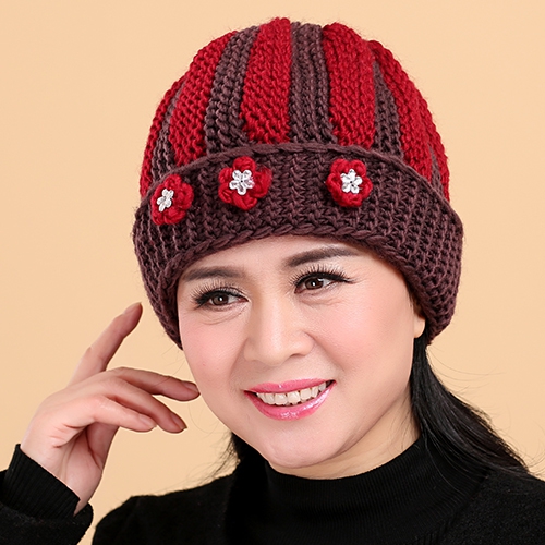 Топли зимни дамски плетени шапки - различни модели