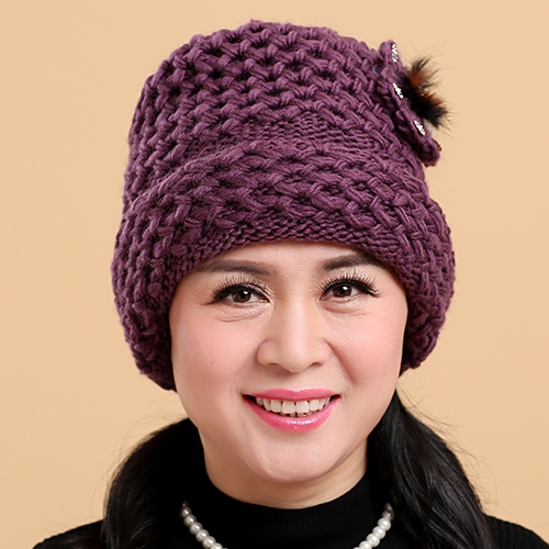 Топли зимни дамски плетени шапки - различни модели