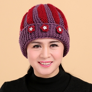 Топли зимни дамски плетени шапки - различни модели