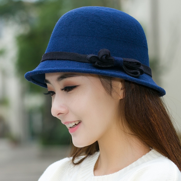 Дамска стилна шапка в ретро стил в различни цветове