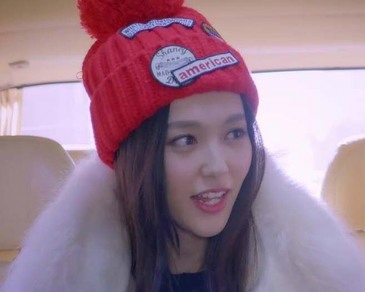 Κυρίες χειμώνα καπέλα με λουλούδια ή μπάλα - διαφορετικά μοντέλα