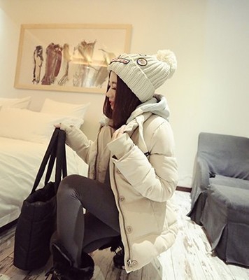 Κυρίες χειμώνα καπέλα με λουλούδια ή μπάλα - διαφορετικά μοντέλα