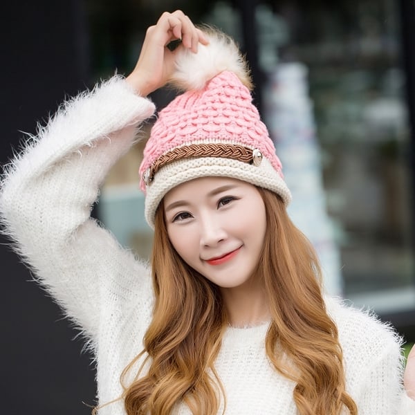 Κυρίες χειμώνα καπέλα με λουλούδια ή μπάλα - διαφορετικά μοντέλα