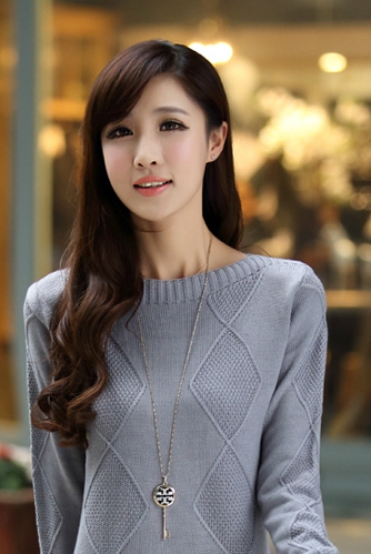 Дамски пуловер с висока яка и без в различни цветове 