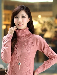 Дамски пуловер с висока яка и без в различни цветове 