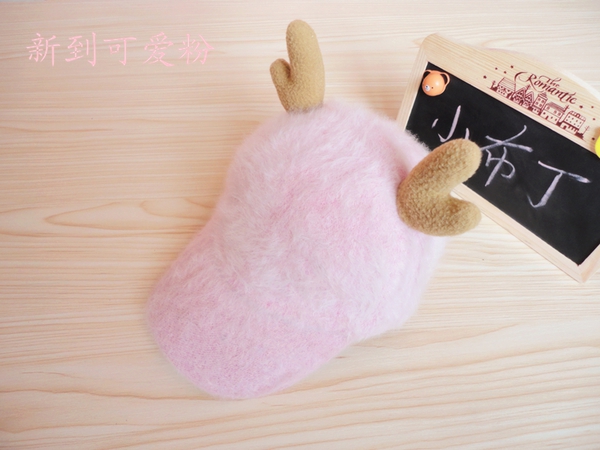 Детски зимни шапки с козирка и еленови рога - различни модели