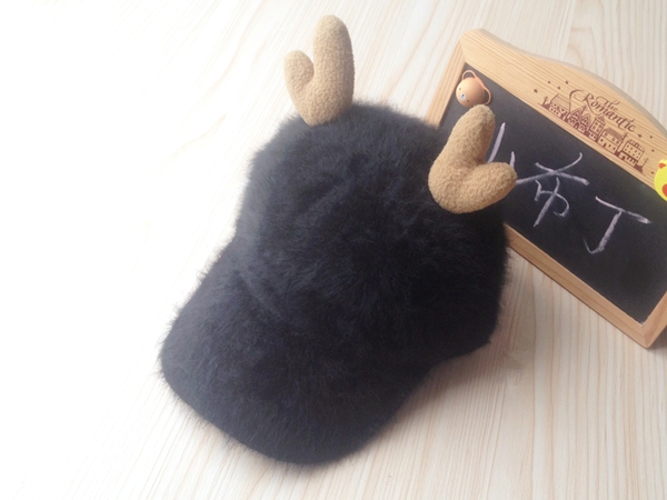 Детски зимни шапки с козирка и еленови рога - различни модели