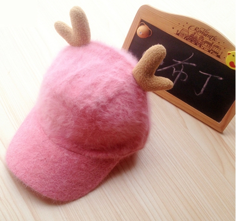 Детски зимни шапки с козирка и еленови рога - различни модели