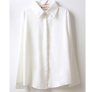 Κυρίες λευκό πουκάμισο με διαφορετικές brozhki