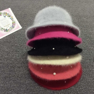 Детски зимни шапки в различни модели подходящи за момичета от 2 до 8 години