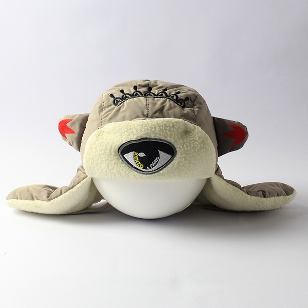 Детска шапка тип `Акула` в няколко изключителни модела  