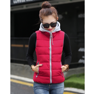 Дамски елек в различни цветове със сваляща се качулка 