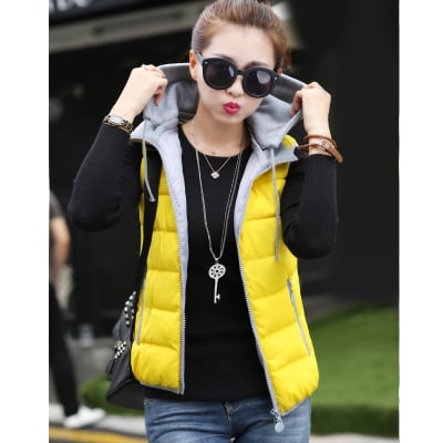 Дамски елек в различни цветове със сваляща се качулка 