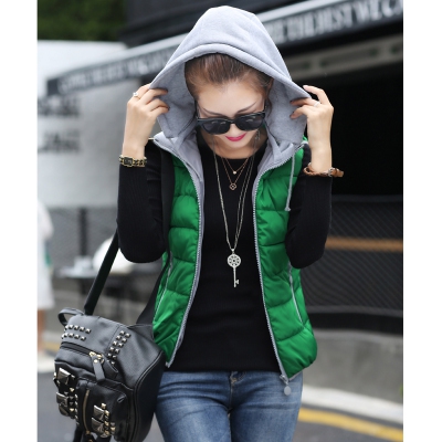 Дамски елек в различни цветове със сваляща се качулка 