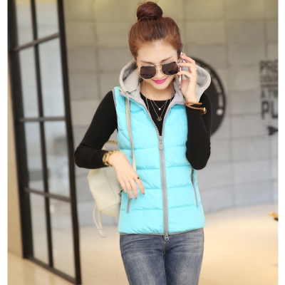 Дамски елек в различни цветове със сваляща се качулка 