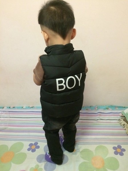 Зимен елек за малки момчета - черен и червен