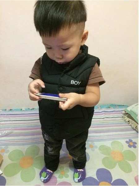 Зимен елек за малки момчета - черен и червен