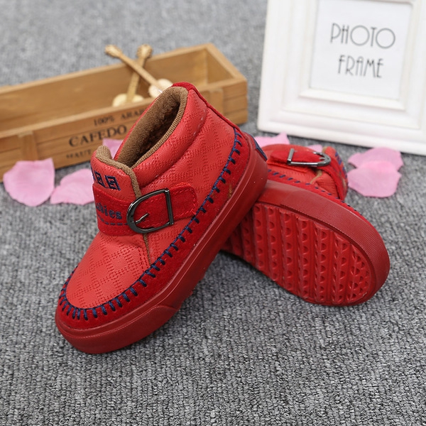 Παιδικά χειμωνιάτικα παπούτσια κατασκευασμένα από τεχνητό δέρμα