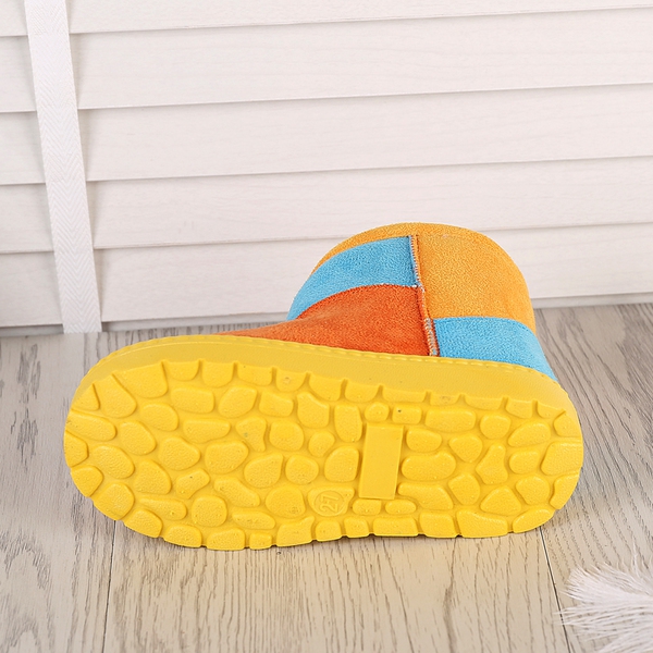 Παιδικά παπούτσια σε τρία διαφορετικά μοντέλα