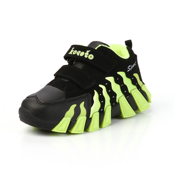 Παιδικά παούτσια για αγόρια - τρία κορυφαία μοντέλα σε κόκκινο, πράσινο και μπλε χρώμα