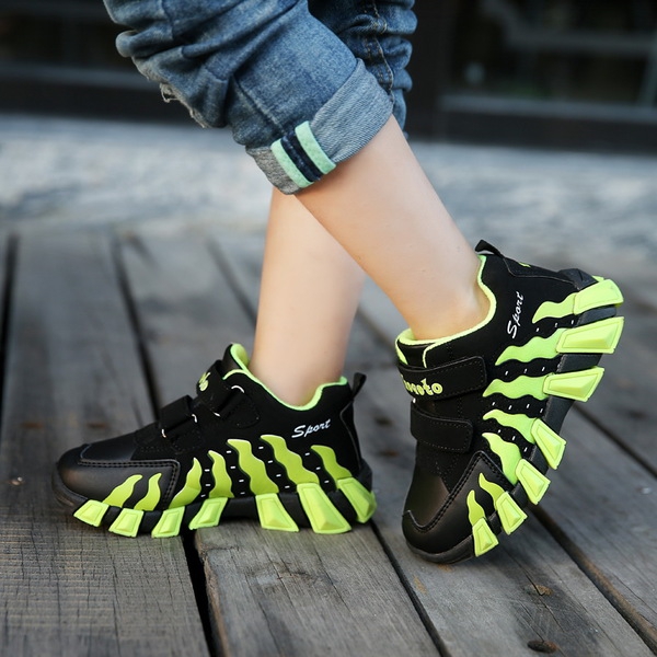 Παιδικά παούτσια για αγόρια - τρία κορυφαία μοντέλα σε κόκκινο, πράσινο και μπλε χρώμα