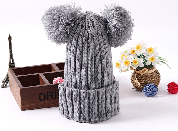 Детски шапки за момичета - червени, черни и сиви