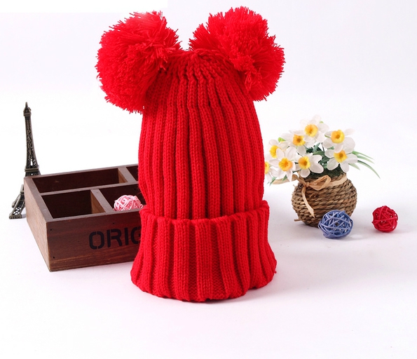 Детски шапки за момичета - червени, черни и сиви