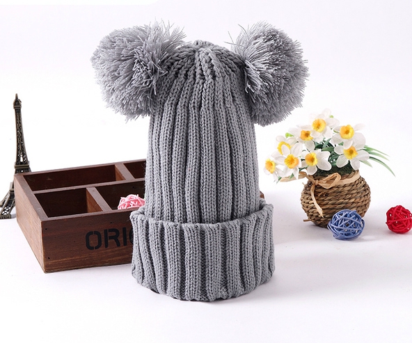 Детски шапки за момичета - червени, черни и сиви