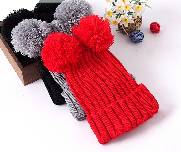Детски шапки за момичета - червени, черни и сиви