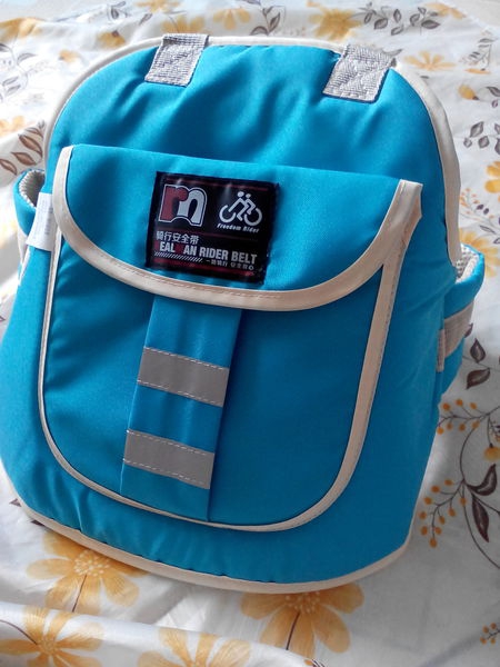 Детски практичен колан-предпазител, закрепващ малкото дете към възрастен човек