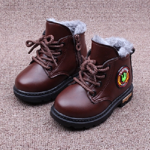 Διάφορα μοντέλα παιδικά χειμωνιάτικα παπούτσια σε καφέ και μαύρο χρώμα